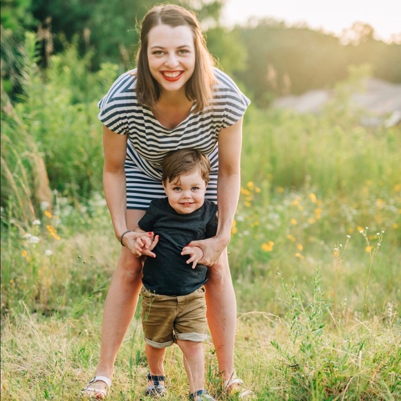 🎀 Meet your posher, Chelsie 🎀 - Picture 2 of 8